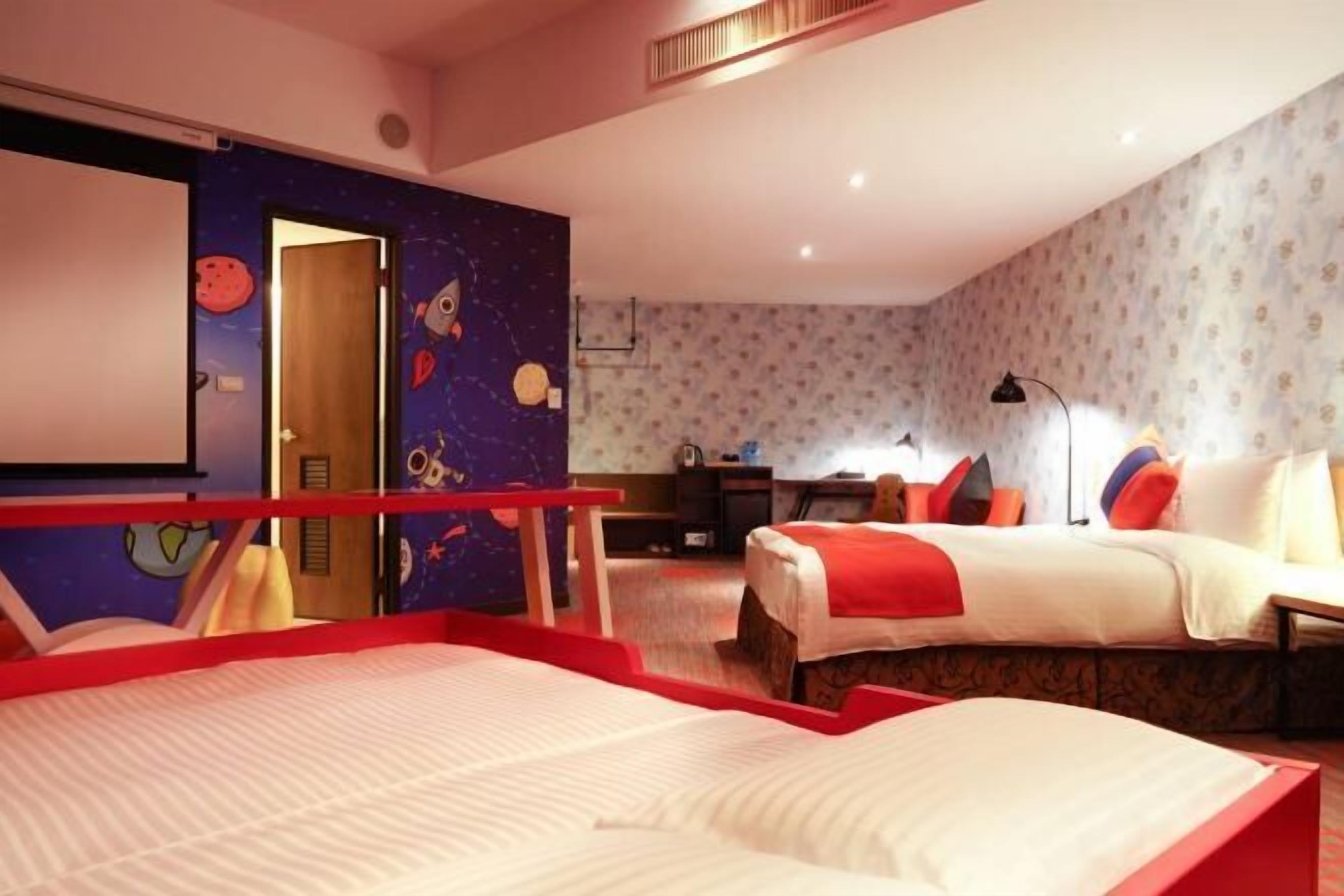 羽绒被、客房内保险箱、办公桌、遮光窗帘