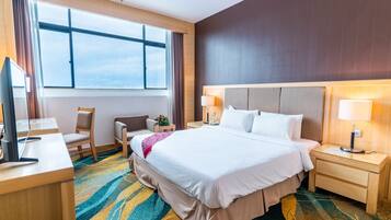 Superior King | In-room safe, desk, blackout curtains, iron/ironing board