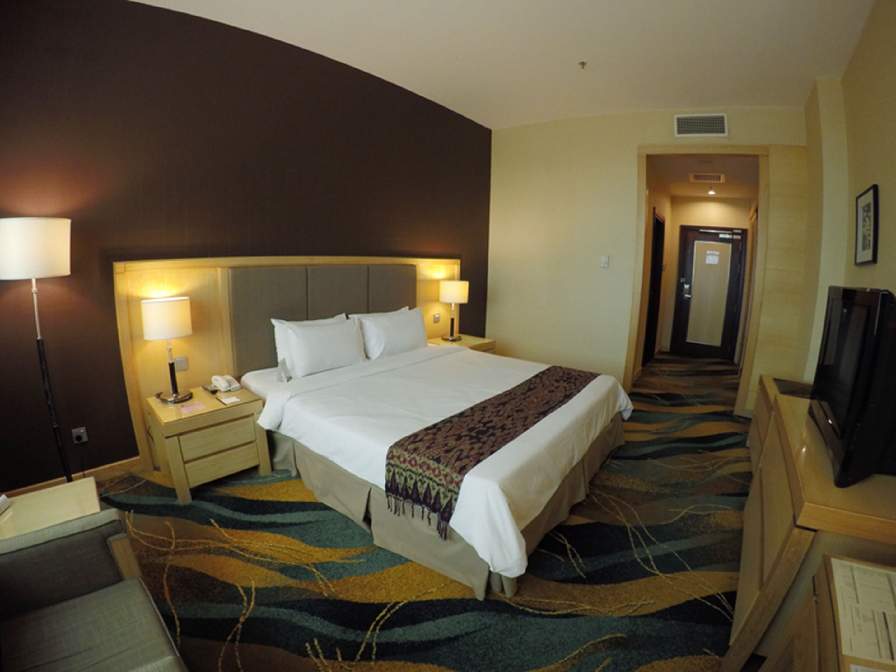 superior king | in-room safe, desk, blackout curtains, iron/ironing board