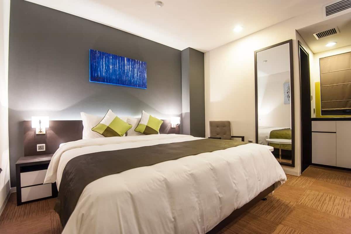 Premium bedding, minibar, in-room safe, desk