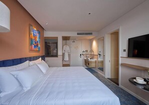 Premium bedding, minibar, in-room safe, desk - Kuretake Inn Kim Ma 132 (Hanoi)