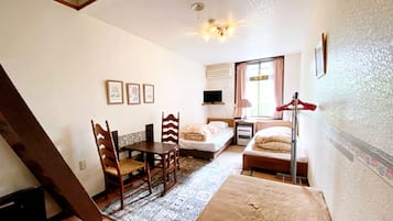 Family Room, 5 Bedrooms, Shared Bathroom | Free WiFi, bed sheets