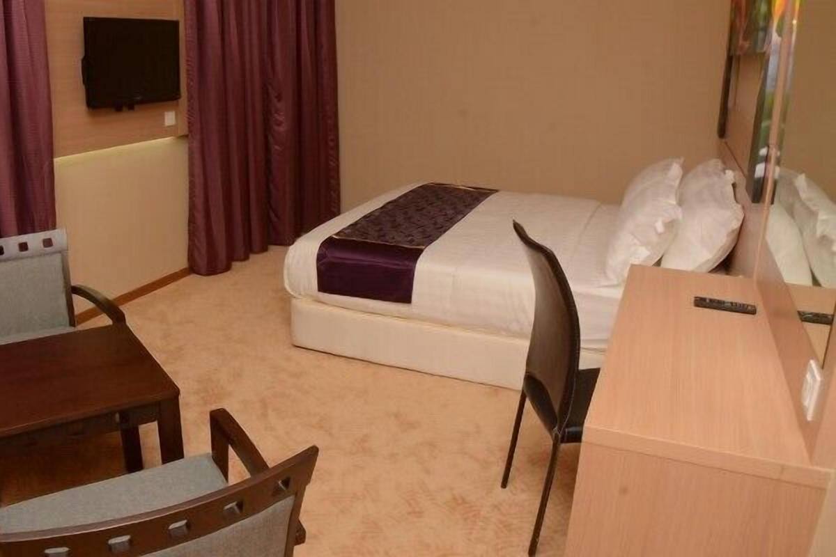 Executive Room | In-room safe, desk, iron/ironing board, rollaway beds (surcharge)