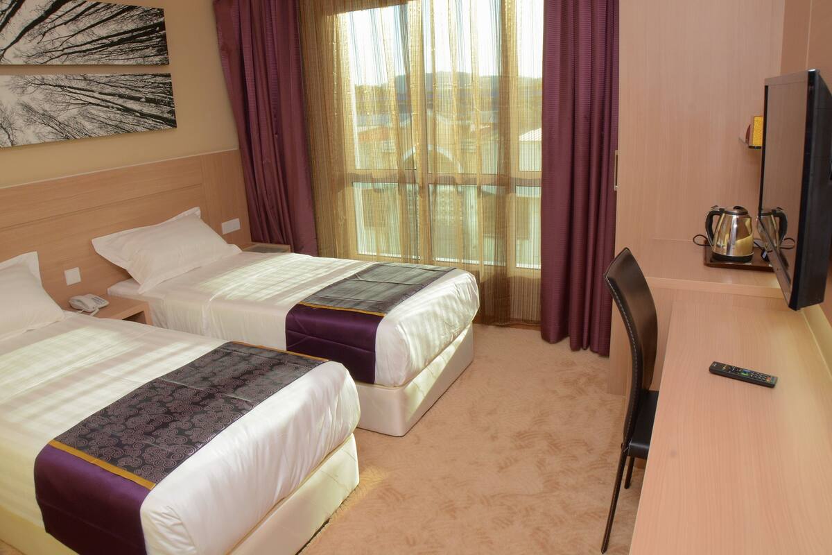 In-room safe, desk, iron/ironing board, rollaway beds (surcharge)