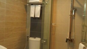 Shower, free toiletries - The Garden Boutique Hotel (Sandakan)