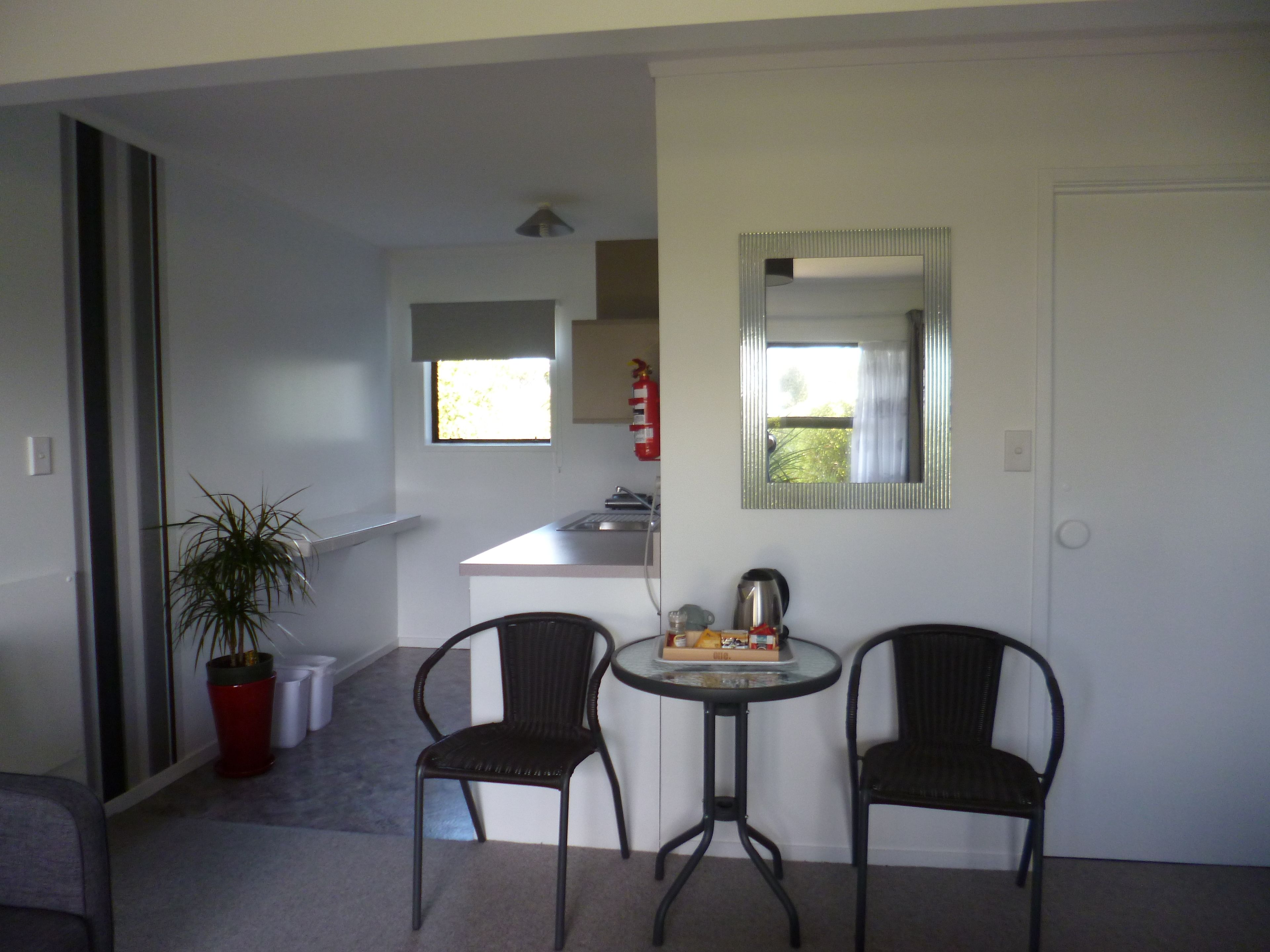 Estudio superior, 1 cama de matrimonio con sofá cama | Servicio de comidas en la habitación