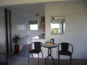 In-room dining - Opua Boutique Seaview Motel (Opua)
