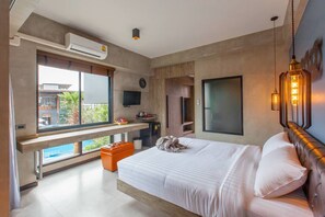 Dobbeltværelse | Minibar, pengeskab på værelset, skrivebord, mørklægningsgardiner