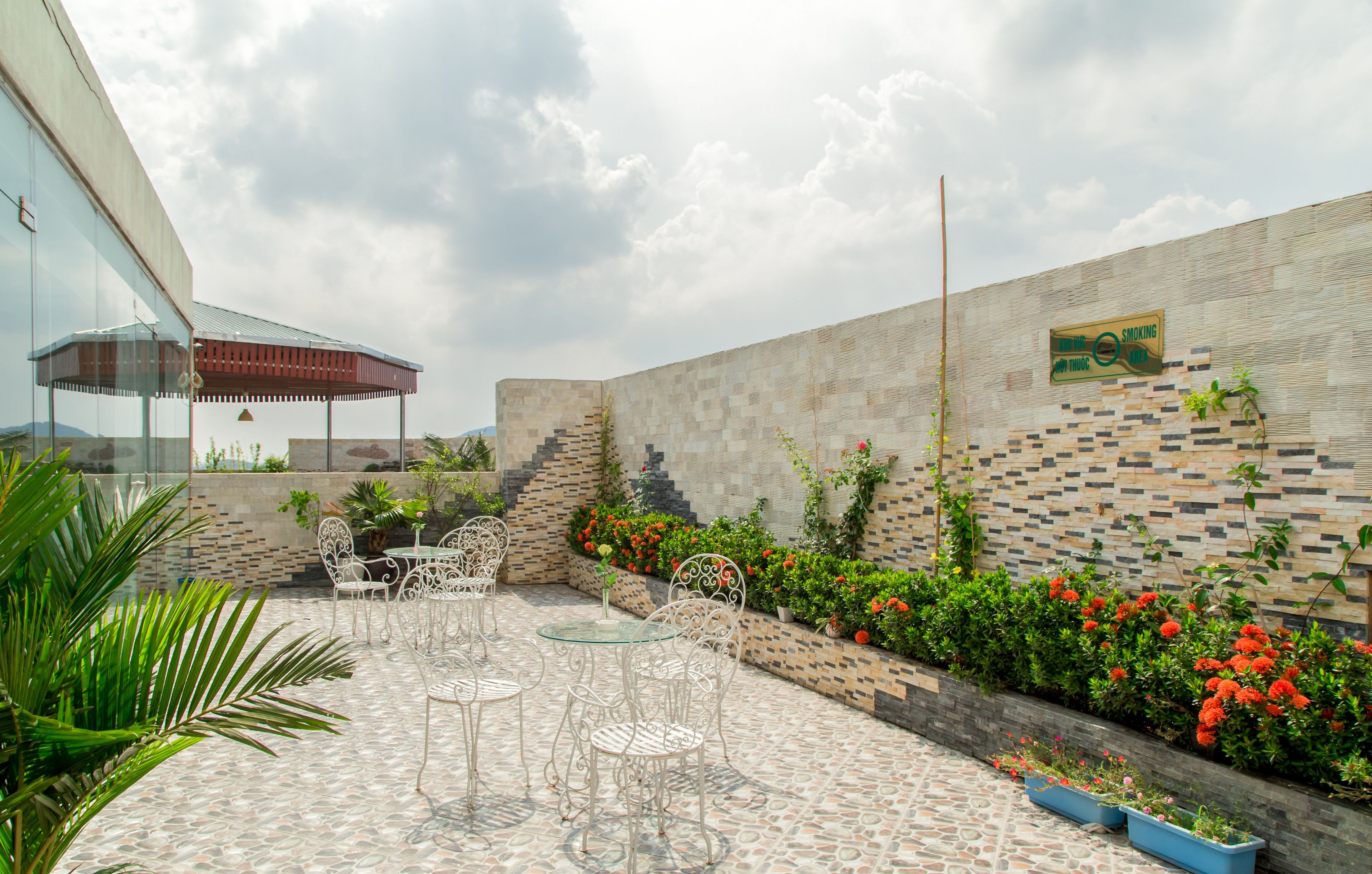 breakfast, lunch, dinner served; international cuisine, garden views