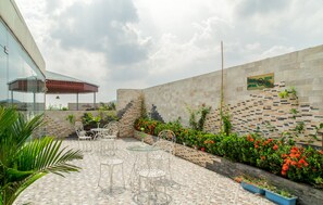 Breakfast, lunch, dinner served; international cuisine, garden views 