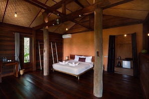 Studio truyền thống, 1 giường cỡ king, ban công, quang cảnh đồi núi | Bộ đồ giường cao cấp, minibar, két bảo mật tại phòng