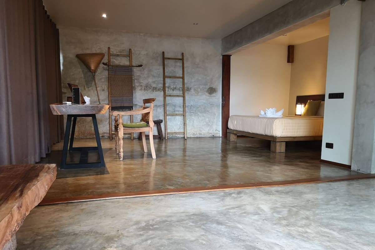 Luxury Double Room, 1 King Bed, Garden View | Premium bedding, minibar, in-room safe, desk
