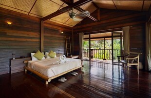 Romantic Studio, 1 King Bed | Premium bedding, minibar, in-room safe, individually decorated