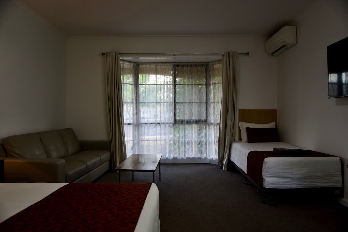 雙人房 | 迷你吧、書桌、熨斗/熨衫板、免費 Wi-Fi