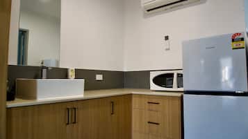 2-Bedroom Family Room | Private kitchen | Fridge, microwave, coffee/tea maker, electric kettle