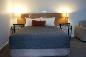 Minibar, escritorio, tabla de planchar con plancha y wifi gratis 