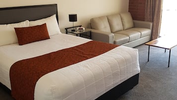 Zweibettzimmer | Minibar, Schreibtisch, Bügeleisen/Bügelbrett, kostenloses WLAN