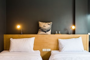 Hypo-allergenic bedding, desk, free WiFi, bed sheets - Srisuksant Square - Hostel (Krabi)