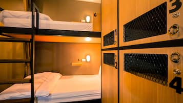 6 Beds Female Dormitory | Hypo-allergenic bedding, desk, free WiFi, bed sheets