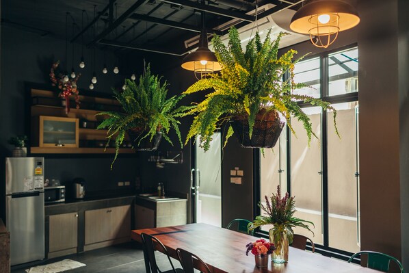 Food and drink - Srisuksant Square - Hostel (Krabi)