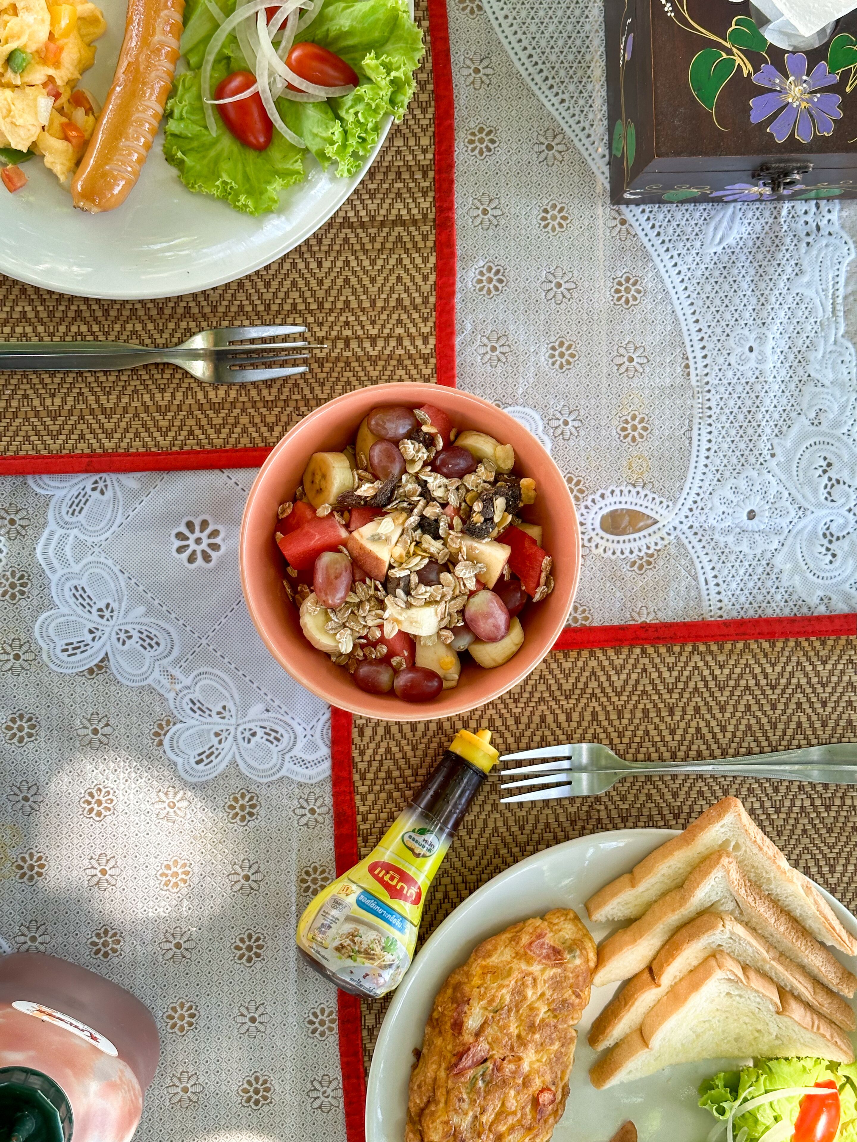 daily cooked-to-order breakfast (thb 200 per person)