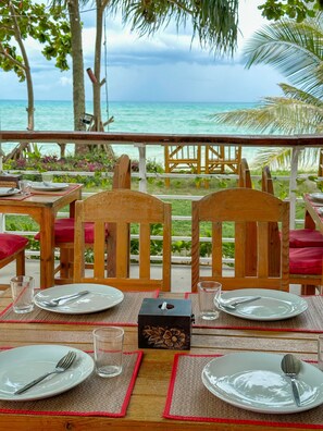 Outdoor dining - Lanta A&J Klong Khong Beach (Ko Lanta)