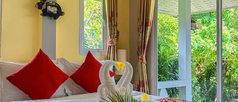 Deluxe Beachfront Room With Garden View | Free WiFi, bed sheets