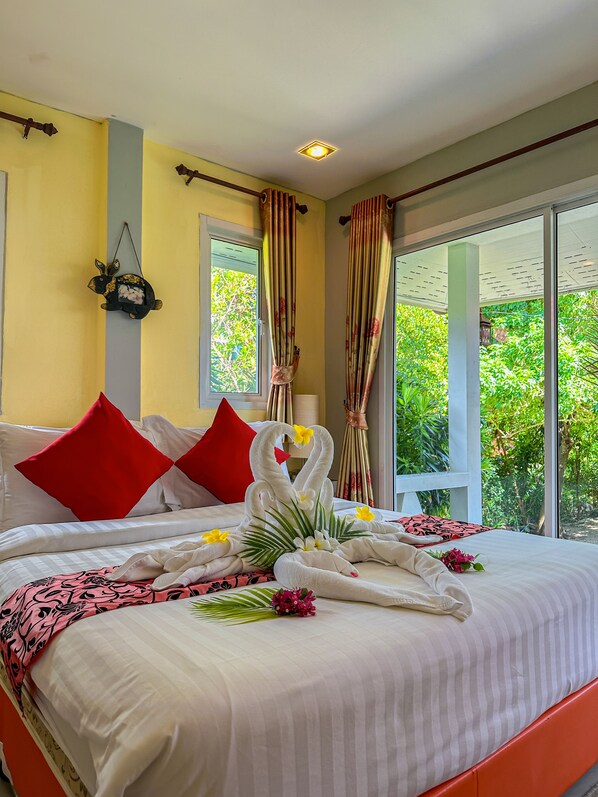 Deluxe Beachfront Room With Garden View | Free WiFi, bed sheets - Lanta A&J Klong Khong Beach (Ko Lanta)