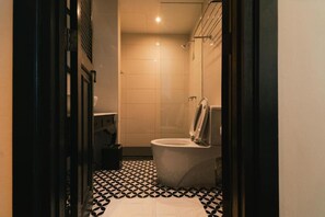 Standard Room | Bathroom | Shower, rainfall showerhead, free toiletries, hair dryer - Makkachiva (Chiang Mai)