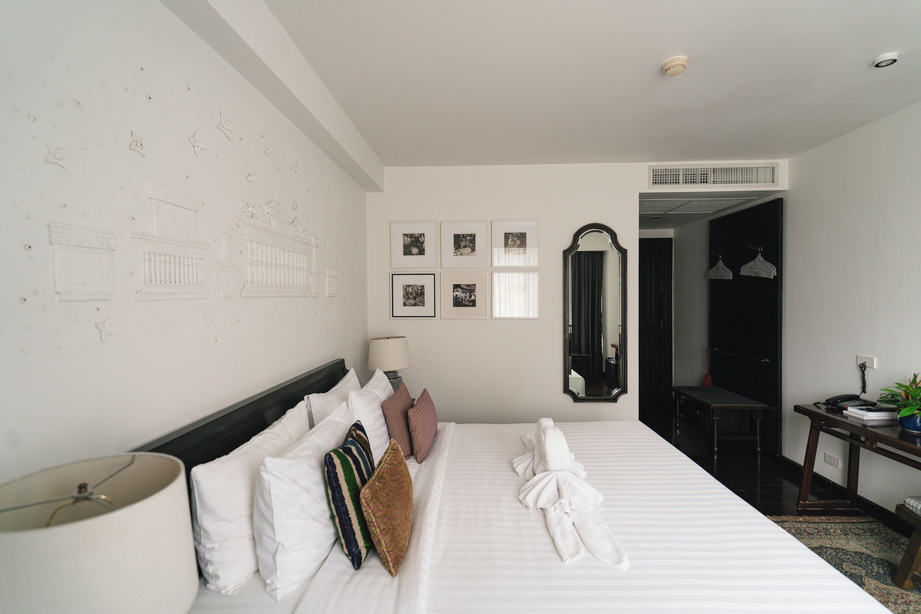 Minibar, safe på rommet, skrivebord og blendingsgardiner