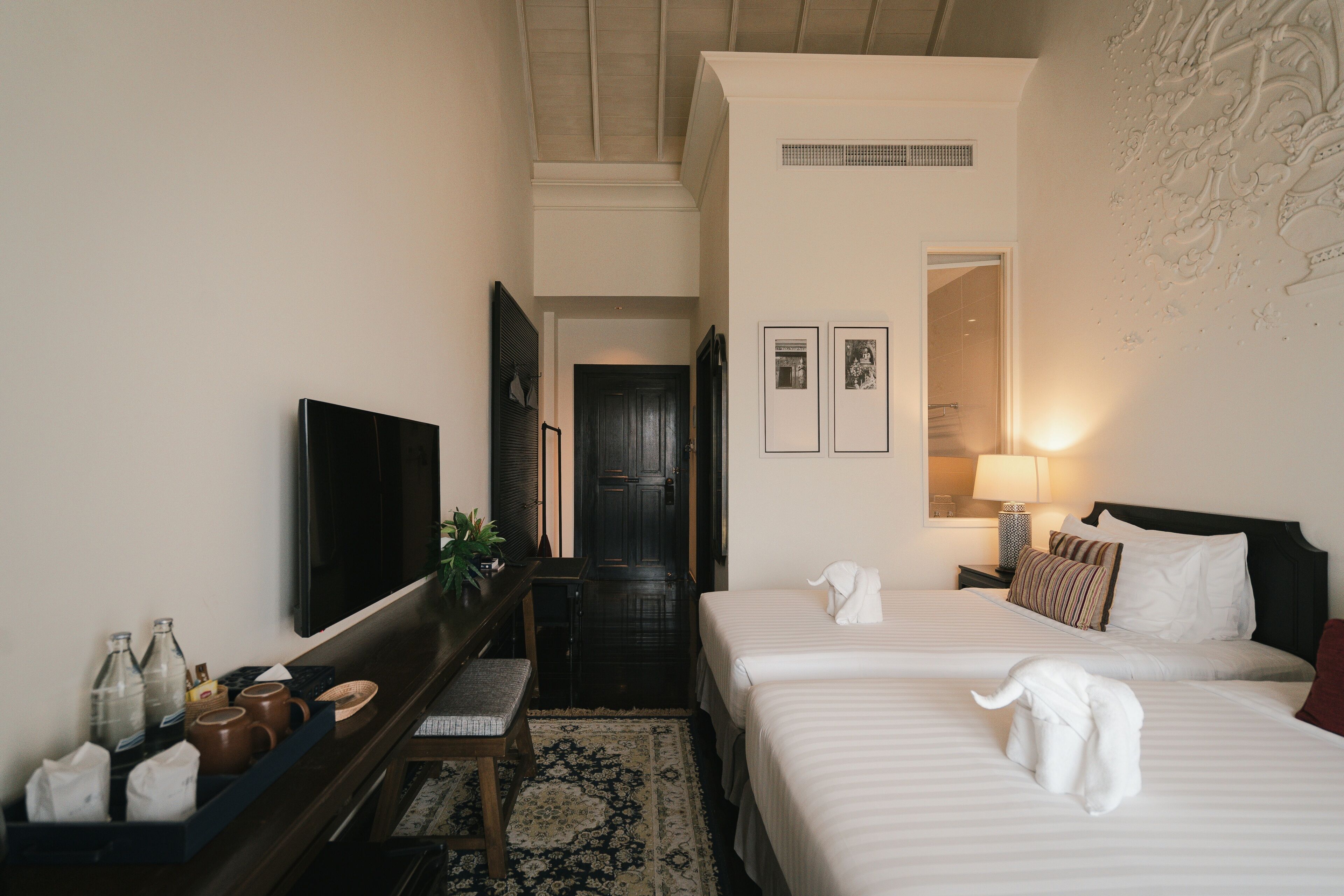 Minibar, safe på rommet, skrivebord og blendingsgardiner