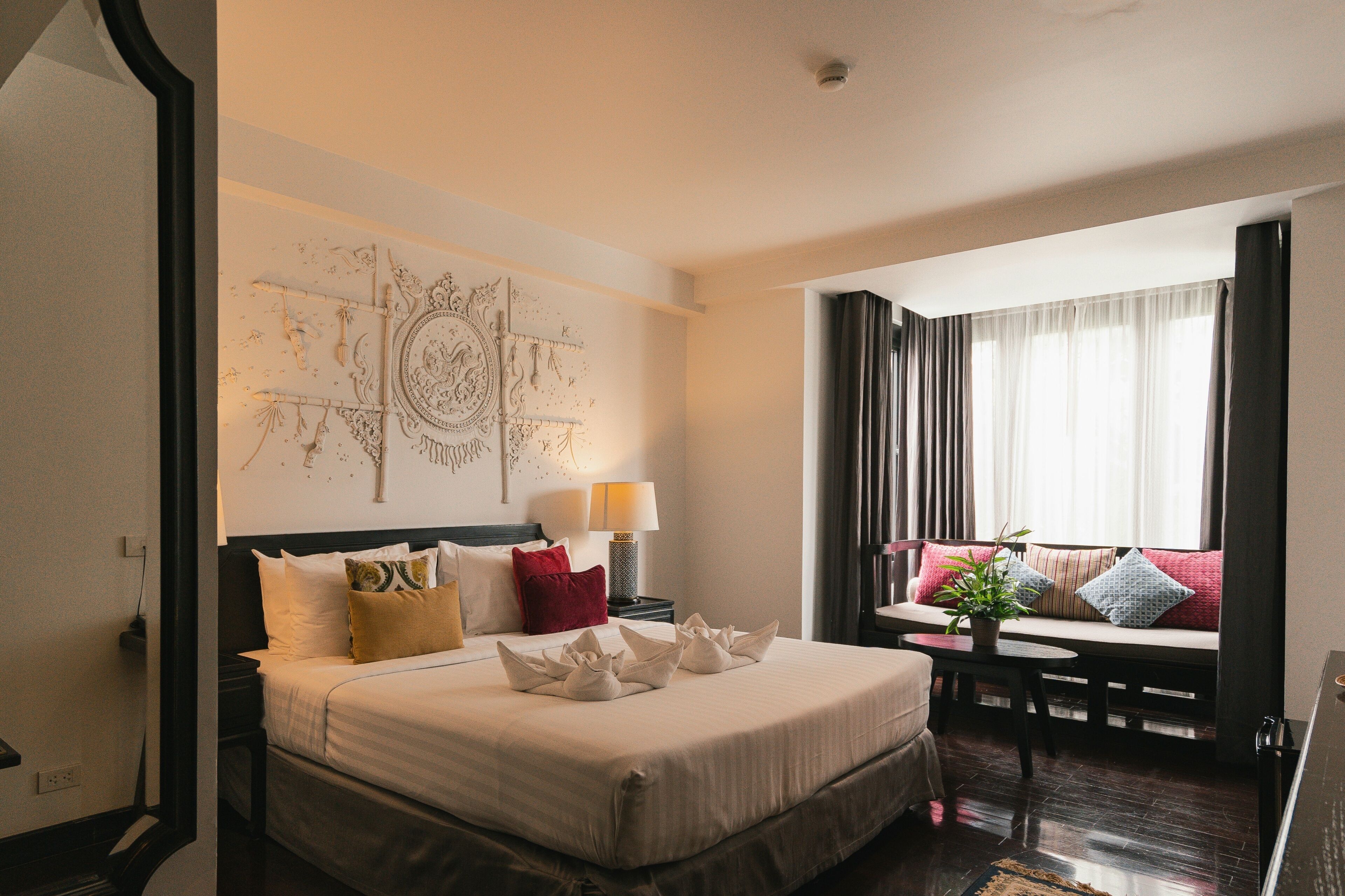 Premier Room | Minibar, in-room safe, desk, blackout curtains