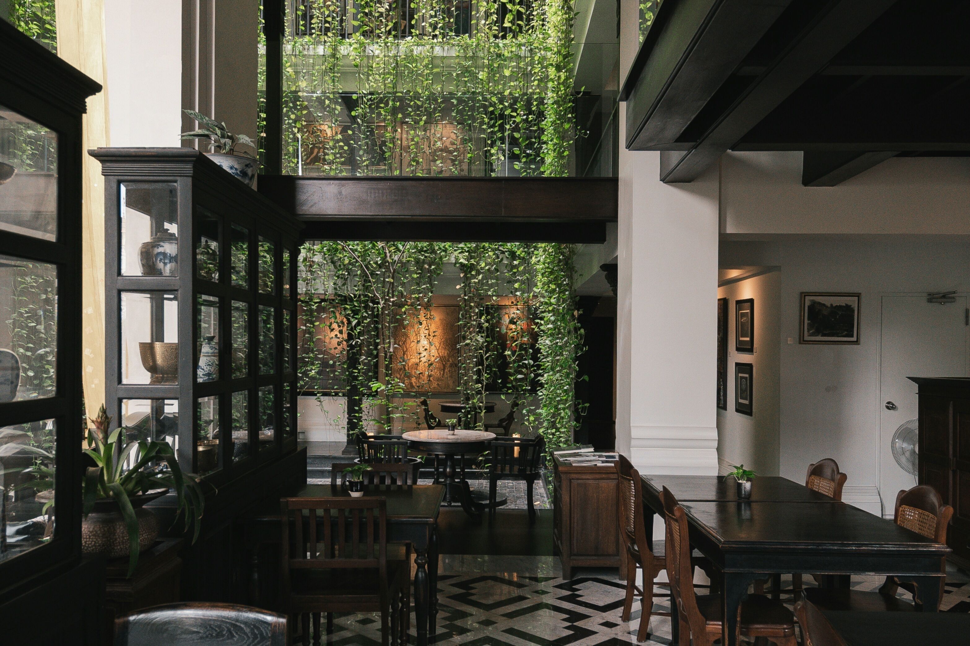 Free daily cooked-to-order breakfast 