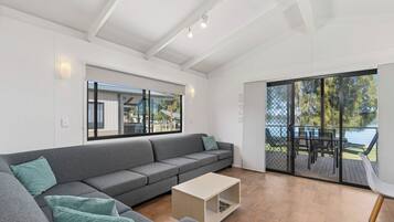 Deluxe-FerienhĂŒtte (Waterfront) | Wohnbereich