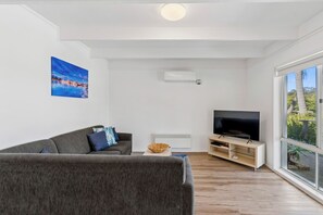 Living area - Ingenia Holidays Bermagui (Wallaga Lake)