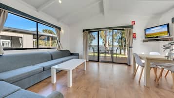 豪華小屋 (Waterfront) | 客廳 | 平面電視