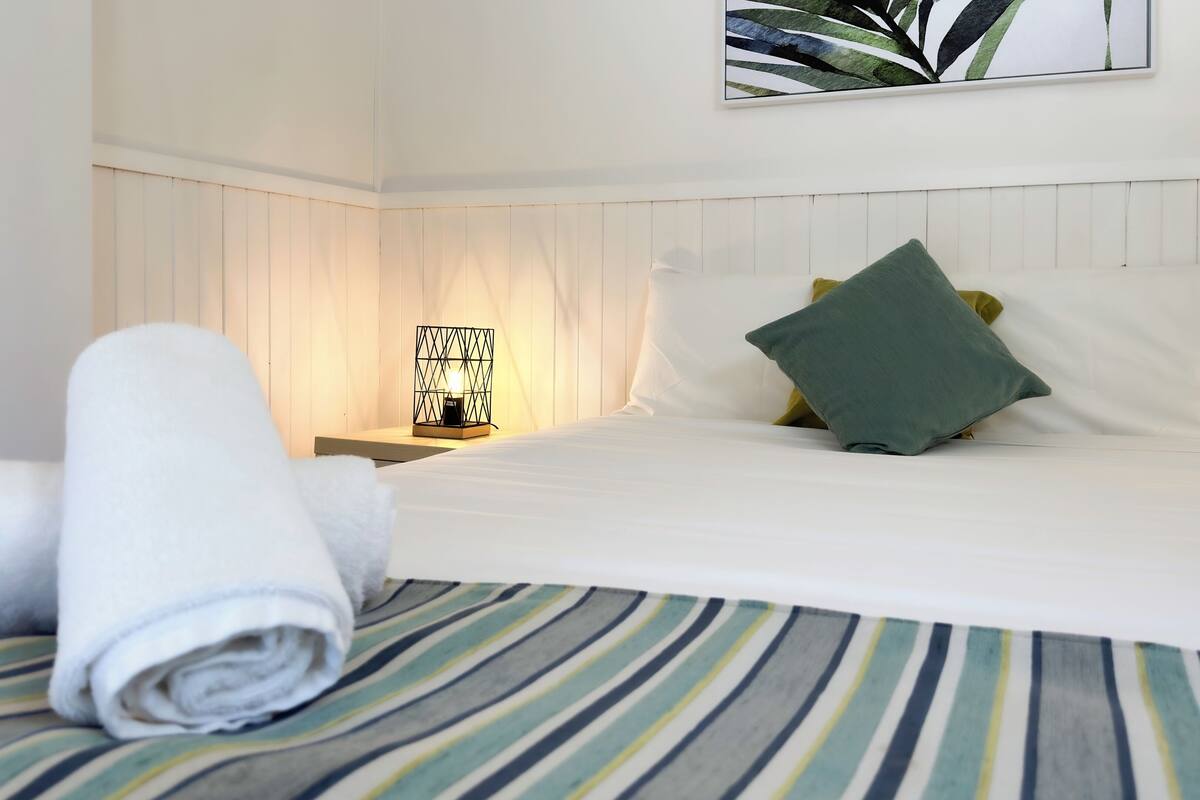 Standard Cabin (1BR) | Blackout drapes, WiFi (free), bed sheets