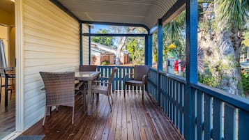 Cabane Standard | Vue sur la cour