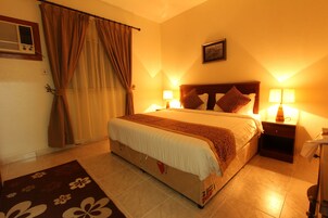 Free minibar, iron/ironing board, free WiFi