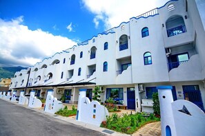 Front of property - Santorini Music Family B&B (Taitung)