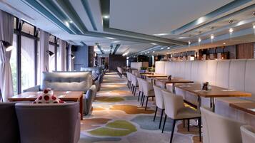 每日供應自助早餐 (每人 TWD528)