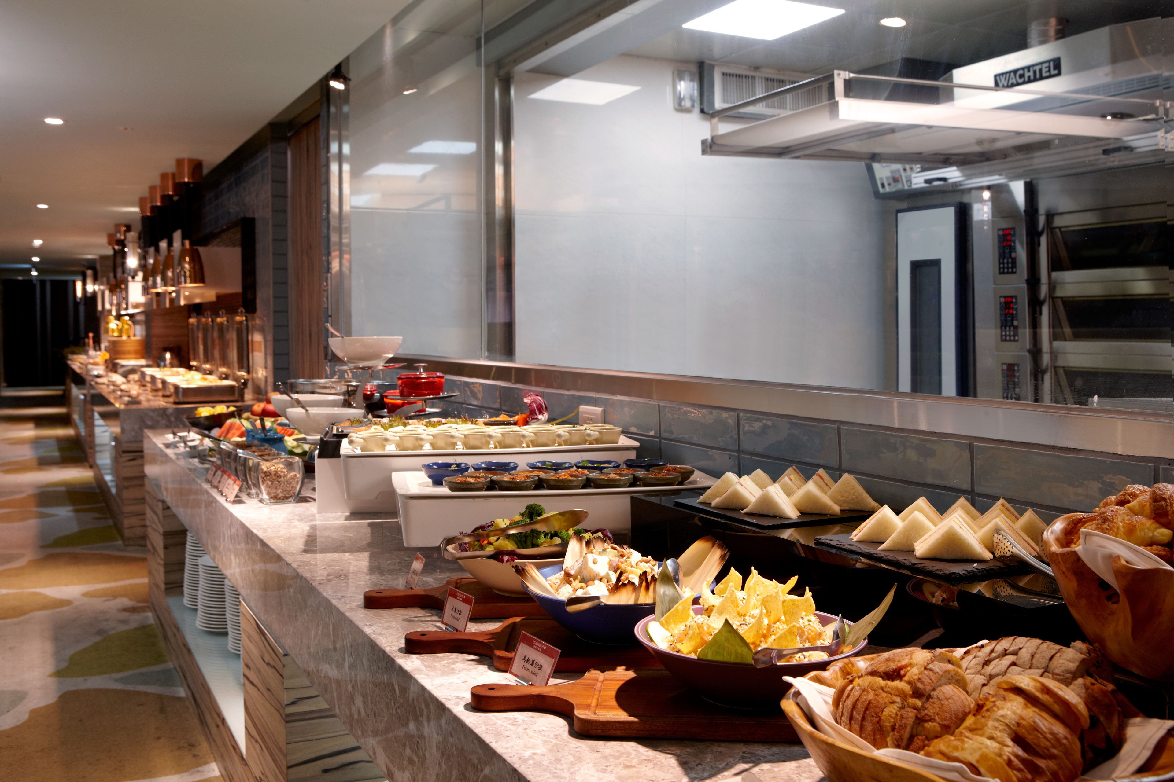 Desayuno buffet diario (TWD 528 por persona)