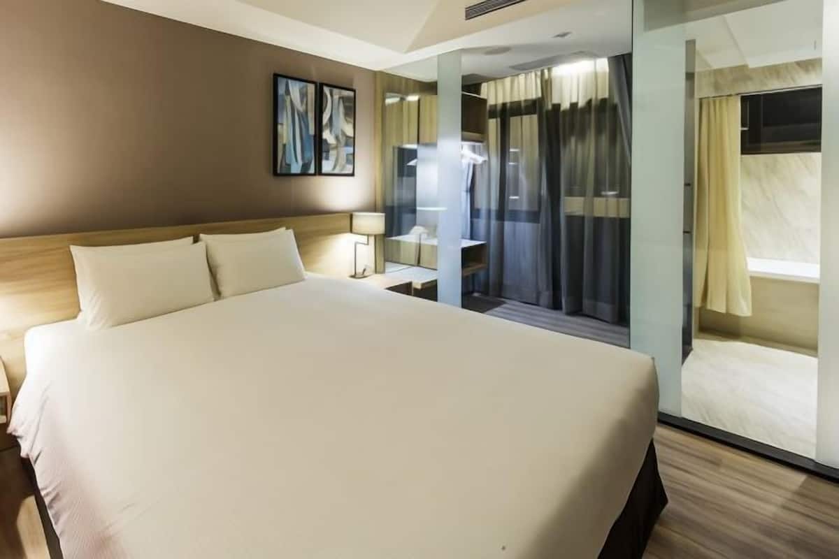 Premium bedding, down comforters, in-room safe, desk