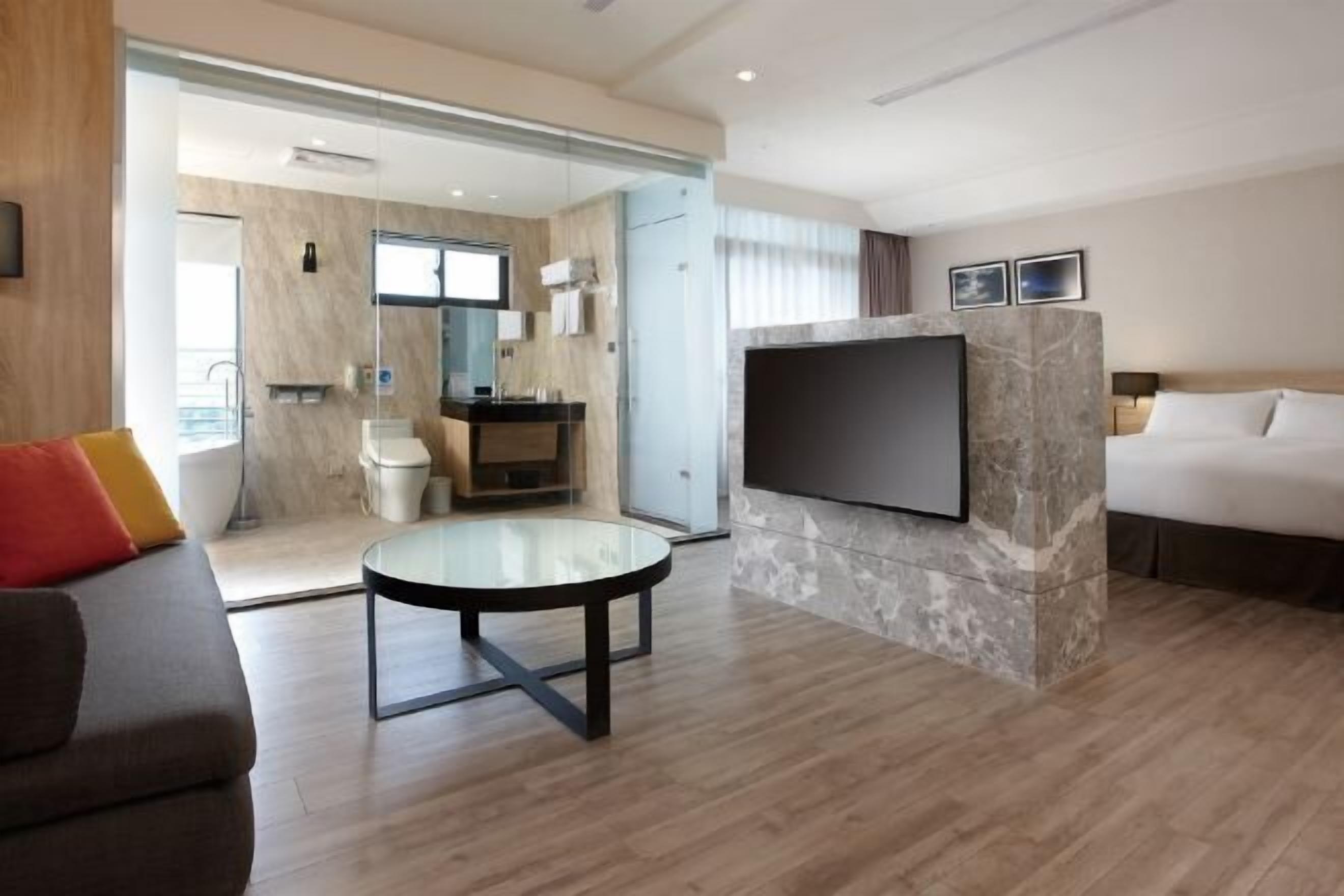 고급 침구, 오리/거위털 이불, 객실 내 금고, 책상