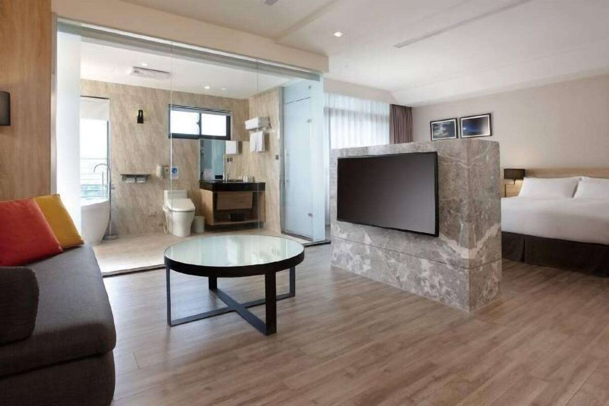 Premium bedding, down comforters, in-room safe, desk