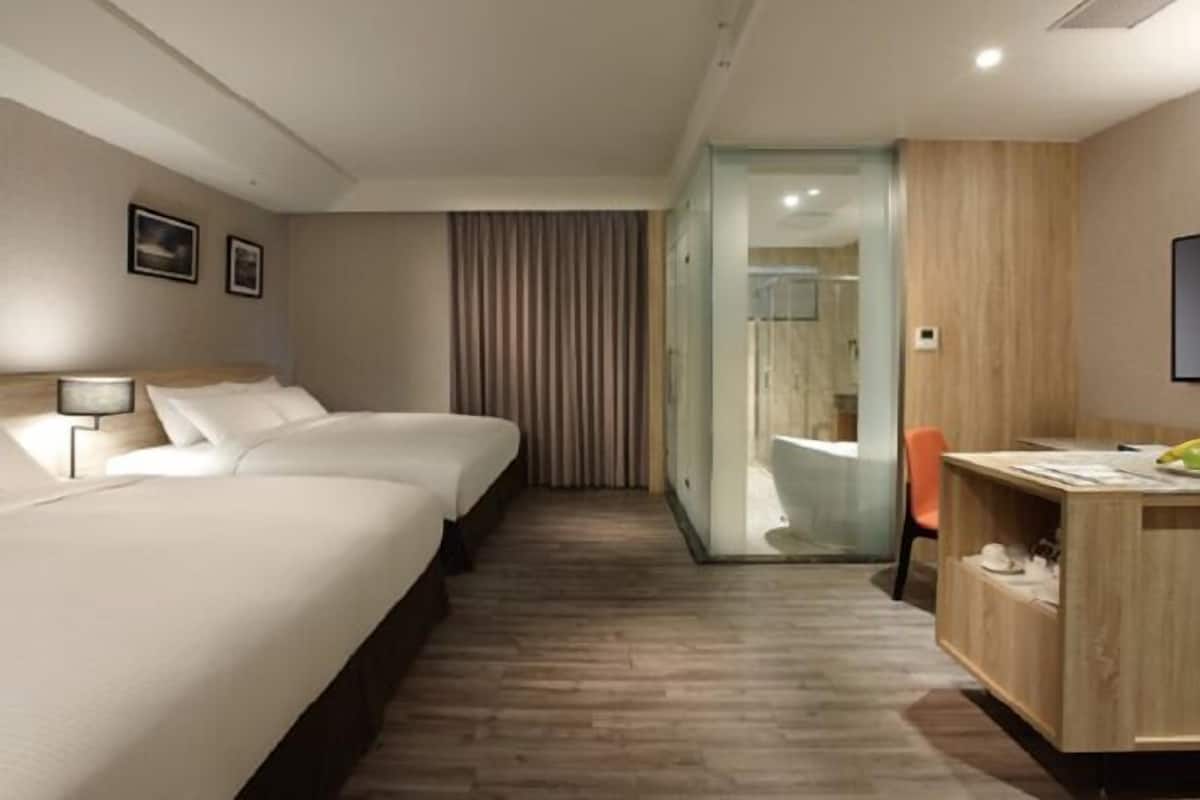 Premium bedding, down comforters, in-room safe, desk