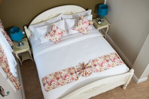 Luxury Suite | มินิบาร์, ตู้นิรภัยในห้องพัก, ตกแต่งพิเศษโดยเฉพาะ, โต๊ะทำงาน