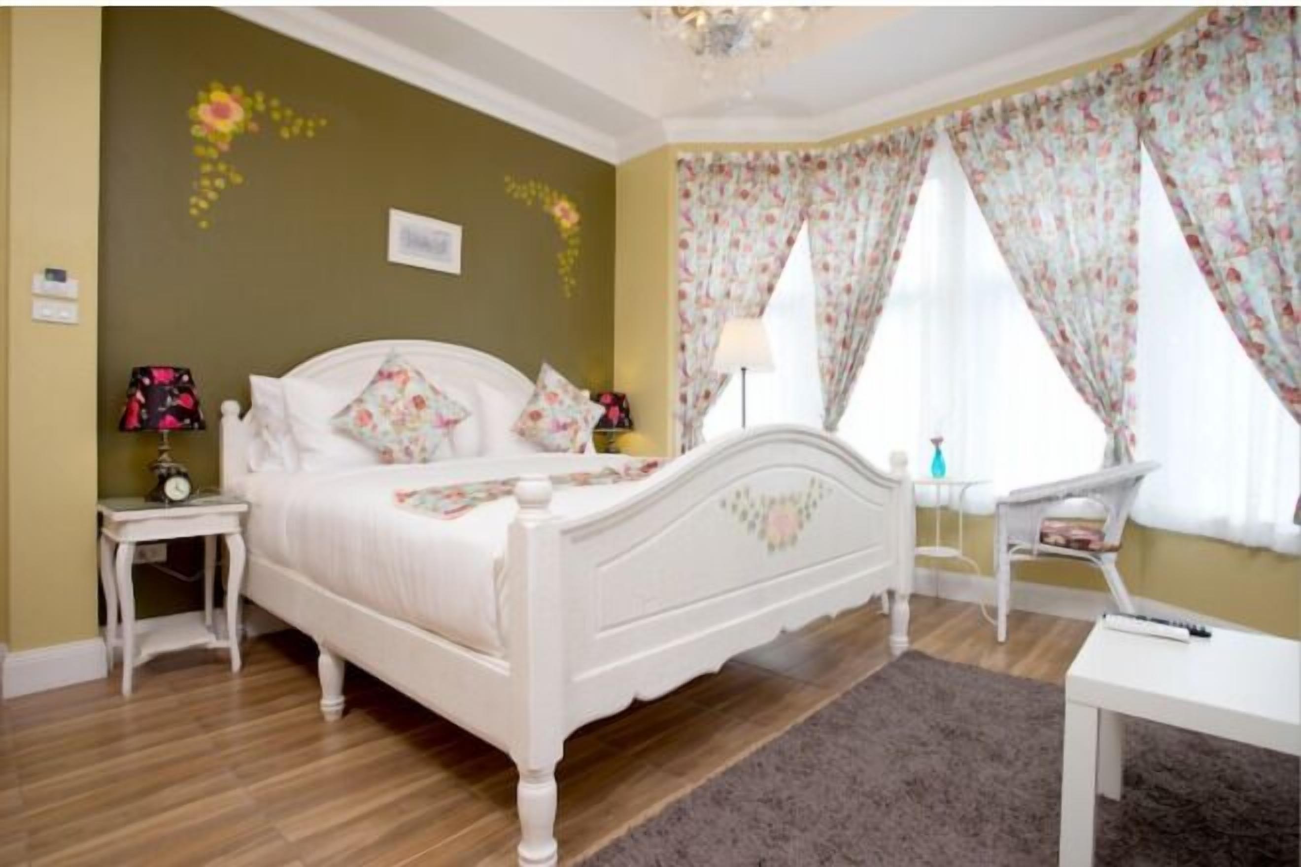 Minibar, in-room safe, individually furnished, desk