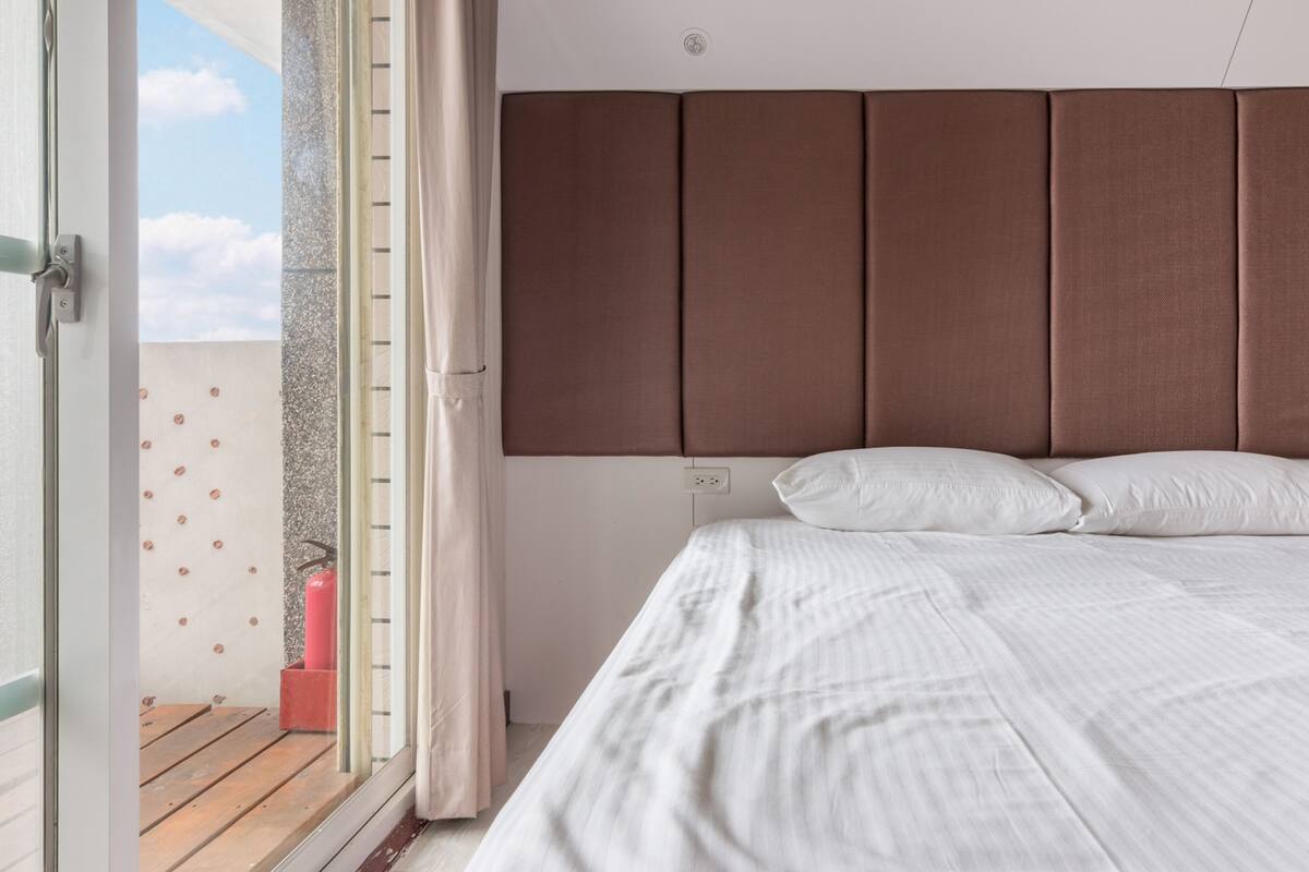 Superior Double Room, Balcony | Desk, soundproofing, rollaway beds, free WiFi