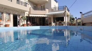 Outdoor pool, pool umbrellas, sun loungers